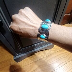 HOWLITE BRACELET (7.0") & BULL HEAD NECKLACE SET (20" L)